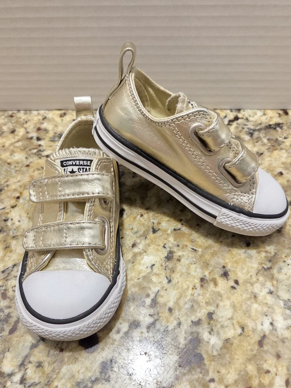 Converse Toddler Kids Chuck Taylor All Star 2V Shoes Gold Star Size 6